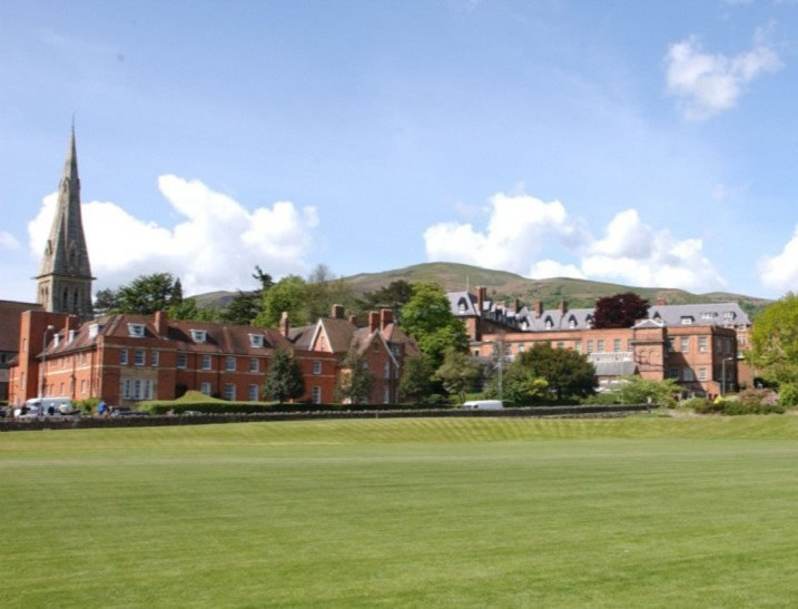 Ī����ʥղķ˹ѧУ