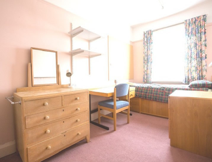 Ī����ʥղķ˹ѧУס��