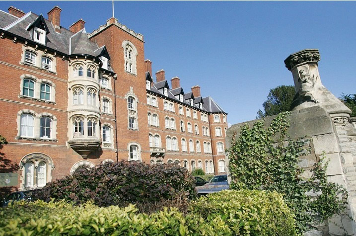 Ī����ʥղķ˹ѧУ